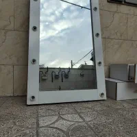 آینه هالیوود میکاپ و۲عددکشویی کنارش+کمربندآرایشگری