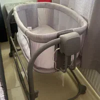 تخت کنار مادر