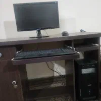 کامپیوتر و میز کامپیوتر