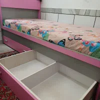 تخت خواب تک نفره هر کدام هفت میلیون ومیز ۴میلیون