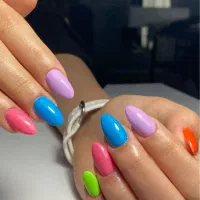 (تخفیفات تابستانه)خدمات تخصصی ناخن و آموزش درماسال