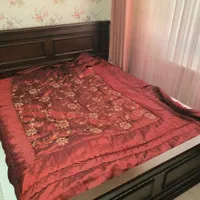 تخت خواب دونفره با ایینه و دراور و پاتختی