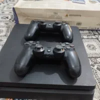 PS4 Slim 1TB دو دسته در حد