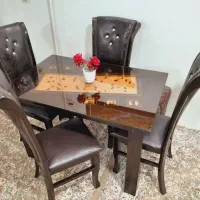 میز ناهار خوری چهار نفره تمیز و سالم
