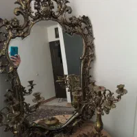 یک عدد آینه و دو عدد شمعدان