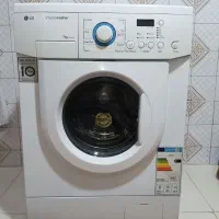 یک عدد ماشین لباس شویی