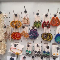 گوشواره های دست‌دوز