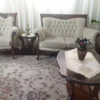 میز عسلی چهار نفره و مبلمان هفت نفره