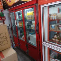 یک عدد یخچال 3درب میز میو ویترین
