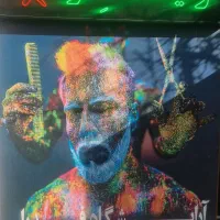 آرایشگر مردانه ماهر تسلط کامل روی مدلها‌وفیدها