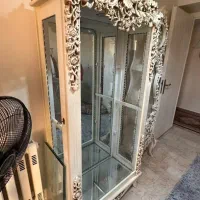 بوفه چهار طبقه  وساعت ایستاده