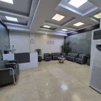 عکاس وفیلمبردار تولید محتوا خانم در کلینیک زیبایی