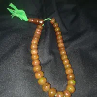 تسبیح پرچمی کهربا