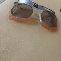 دو عدد عینک یکی ساده برای مطالعه  یکی اصل فرانسوی