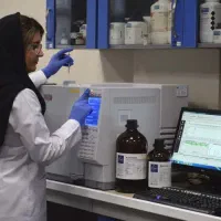 لیسانسه خانم و آقا  ترجیحا شیمی یا علوم آزمایشگاهی