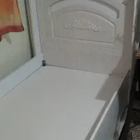 تخت نوجوان