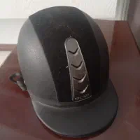 کلاه و شلاق سوارکاری