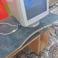 میز کامپیوتر و مانیتور