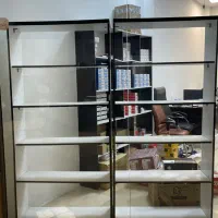 شلف پشت ویترین مغازه