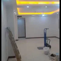 شاگرد نقاش یا استاد کار ماهر نقاش ساختمان