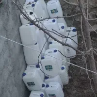 گالن برای ذخیره سازی بنزین و اب