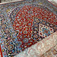 یک تخته فرش ۶متری قدیمی لاکی تمام اکریلیک نخ