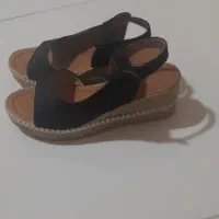 صندل فقط یک بار پوشیدم