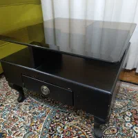 میز و گلدون