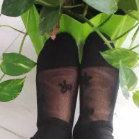 جوراب دست دوز زنانه