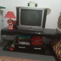 گاز و تلویزیون و میز