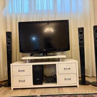 تلویزیون و میز و سینماخانواده