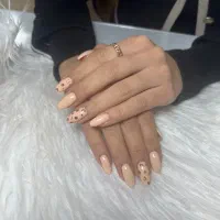 ترمیم وکاشت ناخن