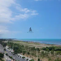 پلاک ۱ ساحل ، ۳۰۰ متر تک‌واحدی ، پروژه سازنده برند