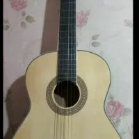 گیتار کاملاً نو و بلا استفاده و دست اول