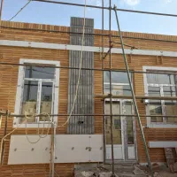 کارگر میخام برای نماکاری