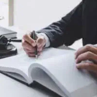 استخدام دستیار وکیل