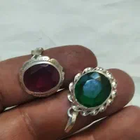 یک عدد انگشتر نقره ویک آویز زمرده