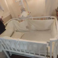 تخت کنار مادر