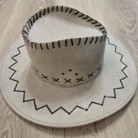 کلاه کابوی در دو رنگ کرم و قهوه ای