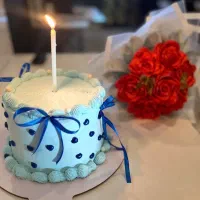 کیک تولد خامه ای و فوندانت