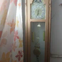 ساعت دیواری ایستاده