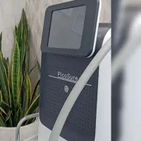 حذف تاتو وکربن تراپی با لیزر پیکوشور پیکوسکند