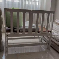تخت کنار مادر