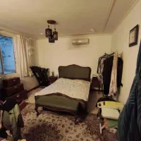 نیم طبقه کوچه علوی،دارای ۳ خواب،حیاط اختصاصی