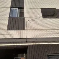 کار گر ساختمانی برای نما کاری