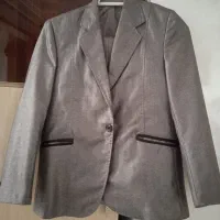 کت شلوار پسرانه شلوار و بلوز نپوشیده کوچک شده