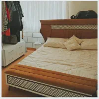 تخت دونفره بسیار تمیز ،میز آینه بهمراه تشک