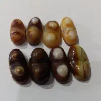 سنگ دو کوهانه چشم دار و مهره