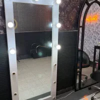 لوازم سالن فروشی / کمد / آینه چراغ‌دار/ صندلی