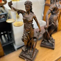 مجسمه تندیس ماکت فرشته عدالت کادو هدیه وکیل قاضی